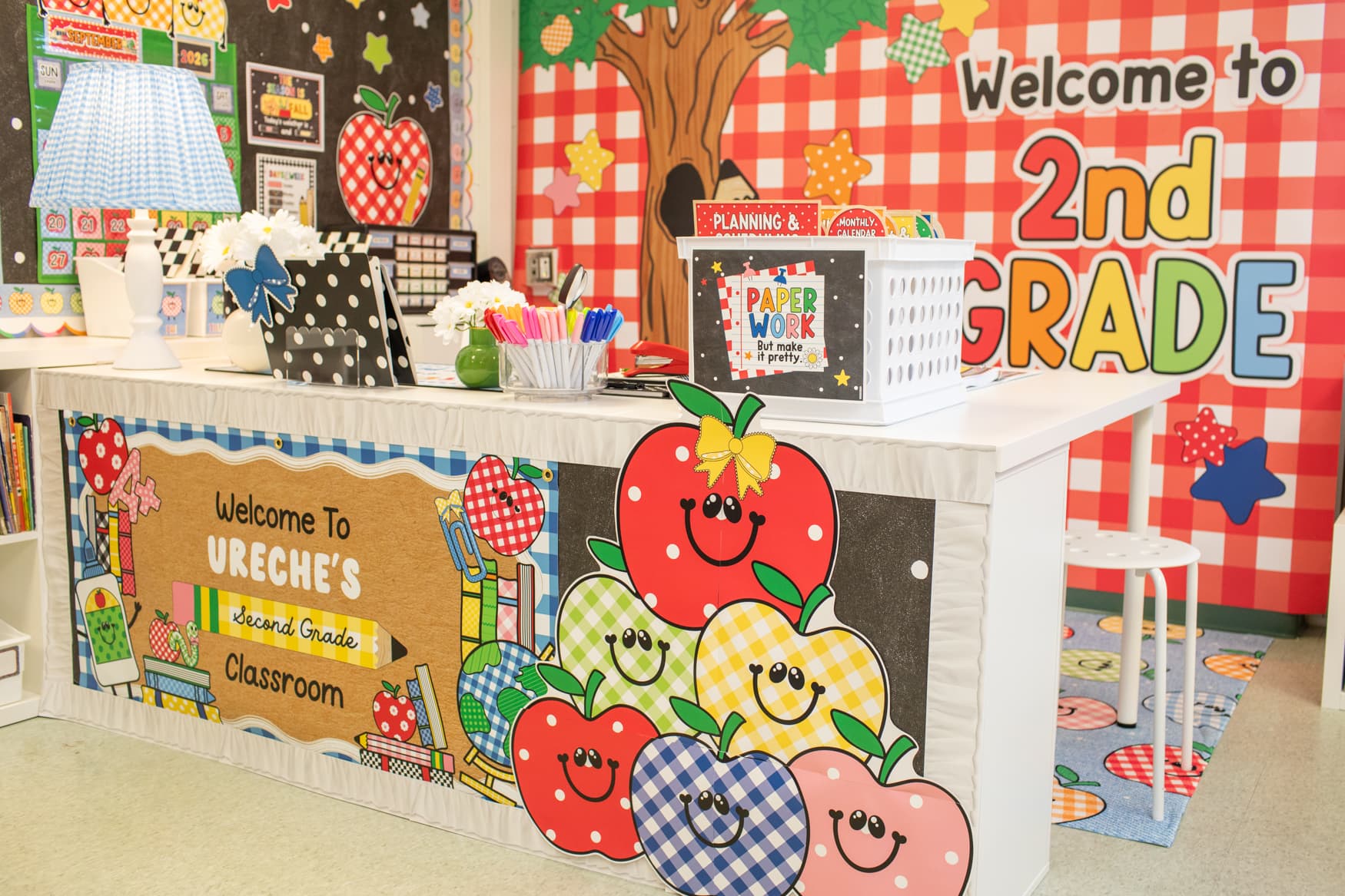 Top 40 Teacher Desk Setup Ideas
